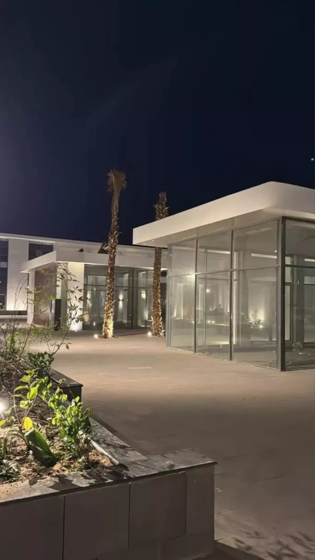 Showroom For Rent-0