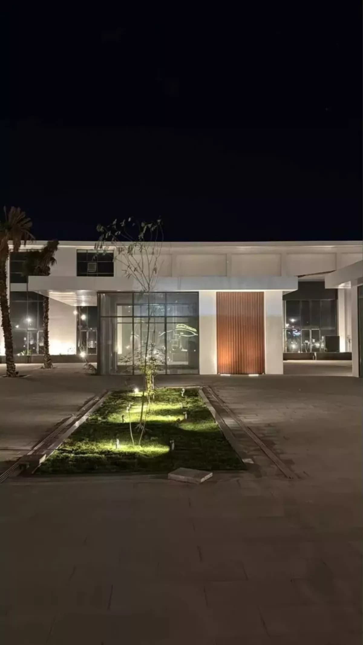 Showroom For Rent-1