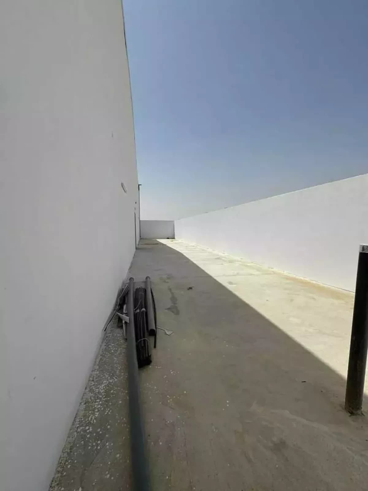 مصنع للإيجار-1