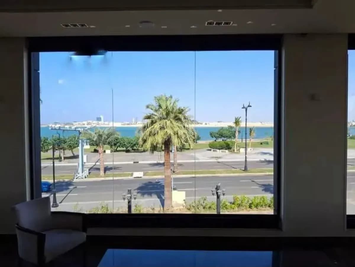 معرض للإيجار-1