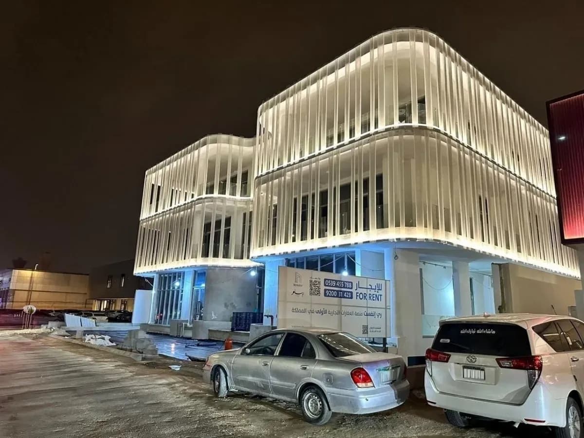 Showroom For Rent - Image 1